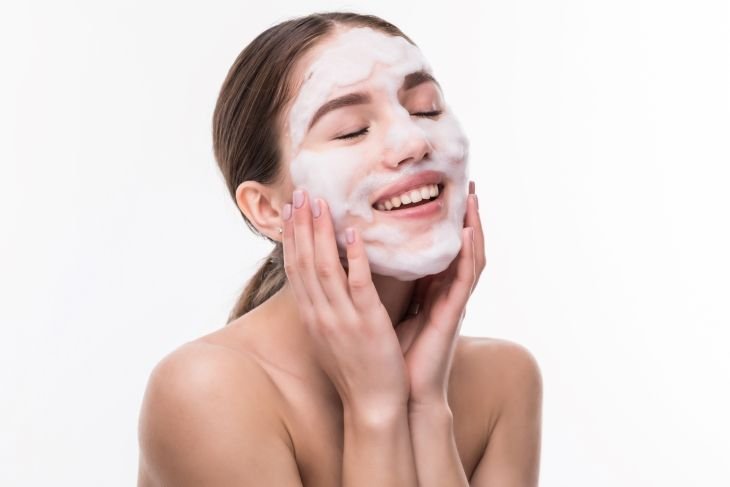 11 facial cleanser products for oily skin that you should buy during the December 12 sale 1