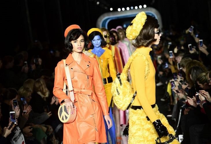 Moschino `cloned` first lady Jackie Kennedy on the runway of Milan Fashion Week 2018 2