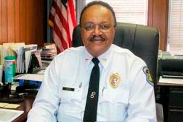 The police chief was shot dead during a riot in the US 0